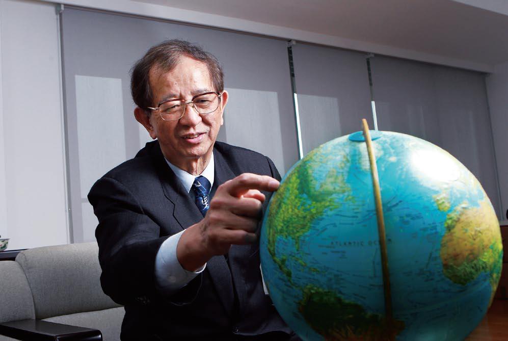 曾為了減少二氧化碳排放量，而提出「核能是一個選項」的前中研院院長李遠哲，在日本強震引發核災後，接受媒體專訪時提到：「現在要完全放棄掉核能，可能不容易，但是要繼續蓋嗎，則要做很大的檢討。」圖片來源：財訊雙週刊提供。