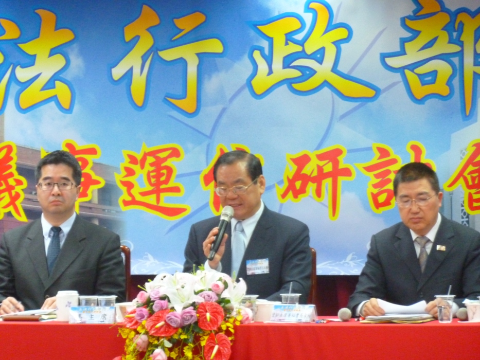 國民黨政策會執行長林鴻池(圖右)今(25)日指出，國民黨要提案的是「停建核四公投」，而且據了解，大多數的藍委都支持。圖：謝莉慧/攝