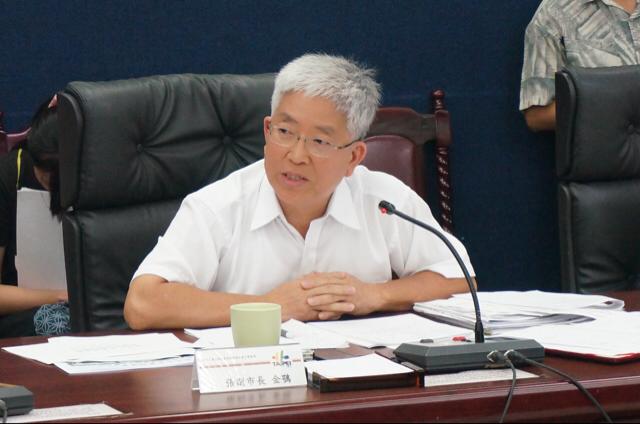 台北市副市長張金鍔今（6）日主持，討論遠雄大巨蛋基地光復南路路型調整方案的會議。圖2之1：張容瑄/攝