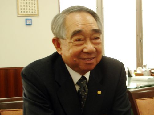長榮集團總裁張榮發今(23)日宣布以個人名義捐款10億日幣（約台幣3億6千萬）轉交給日本紅十字會賑災。圖片：中央社資料照片。