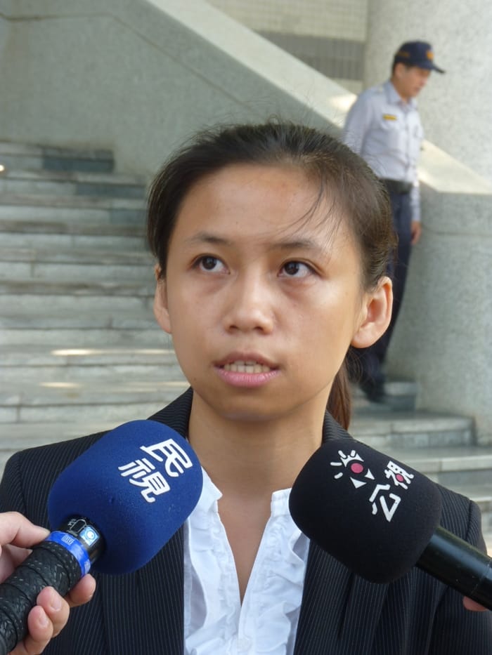 圖為綠色和平海洋專案主任高于棻，出庭時接受媒體採訪。圖片來源：綠色和平提供
