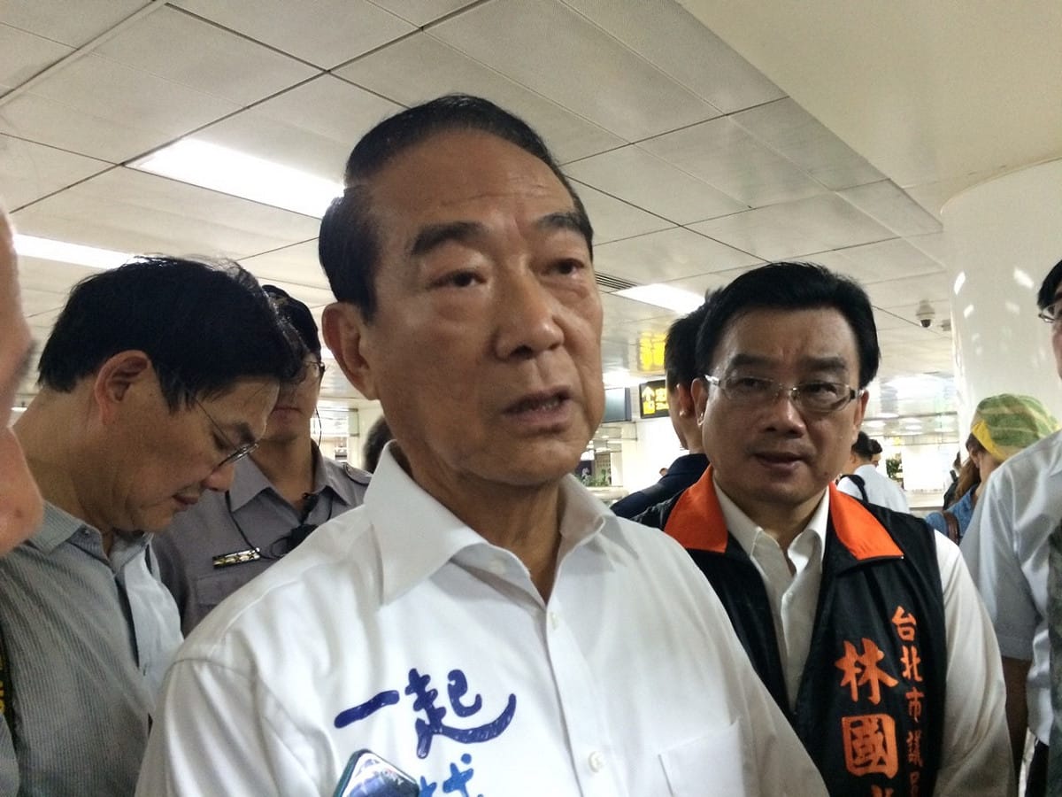 親民黨總統參選人宋楚瑜22日對於核四問題表示，核四是拼裝車，安全性受質疑，未來會重新檢視是否安全，對核四態度「強烈保留」。圖：符芳碩/攝