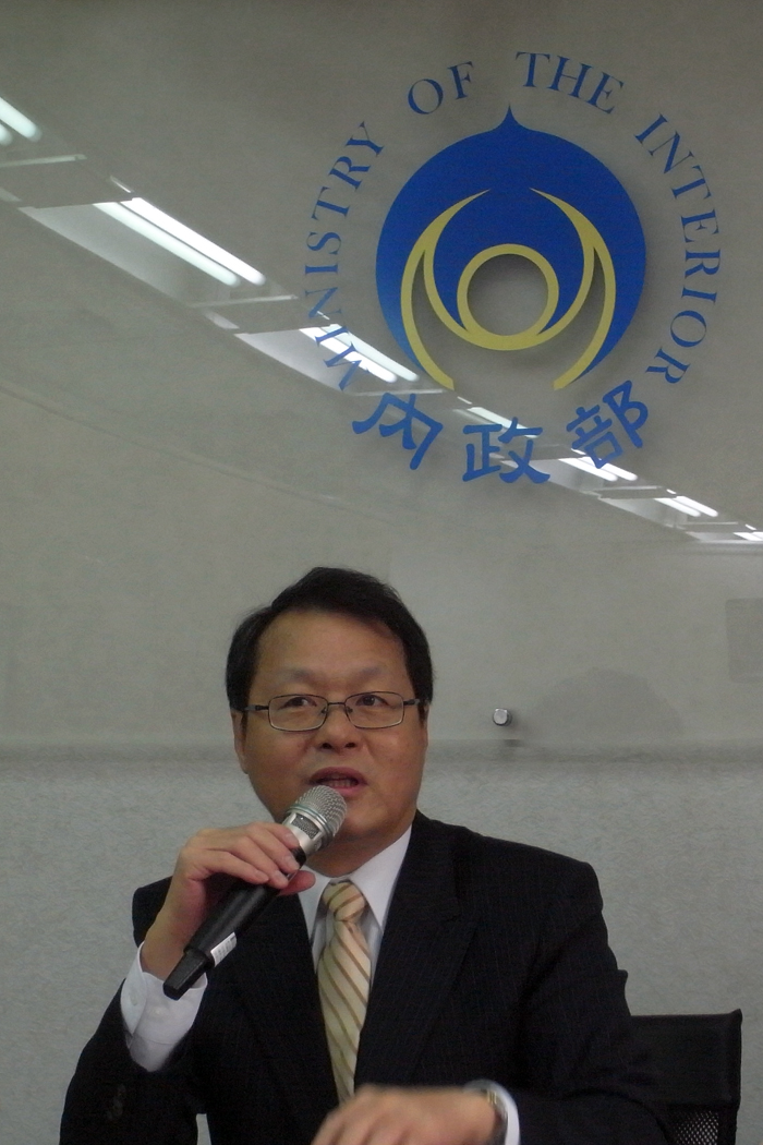關於墾丁悠活渡假村案，今（9）日下午內政部政務次長蕭家淇表示，已經用電話與環保署長沈世宏溝通達成共識，將由目的事業主管機關屏東縣政府環保局來認定悠活1、2區的旅館執照的合法性。圖：楊宗興/攝