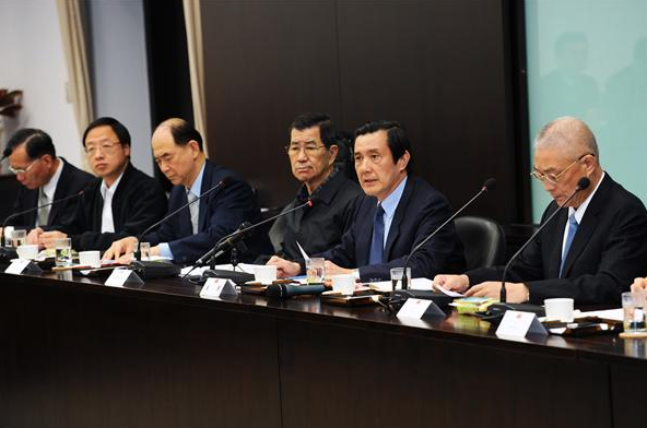總統馬英九取消訪視綠島行程，親自在上午10時30分主持「重大災害因應作為檢討會」。圖片：總統府網路相簿