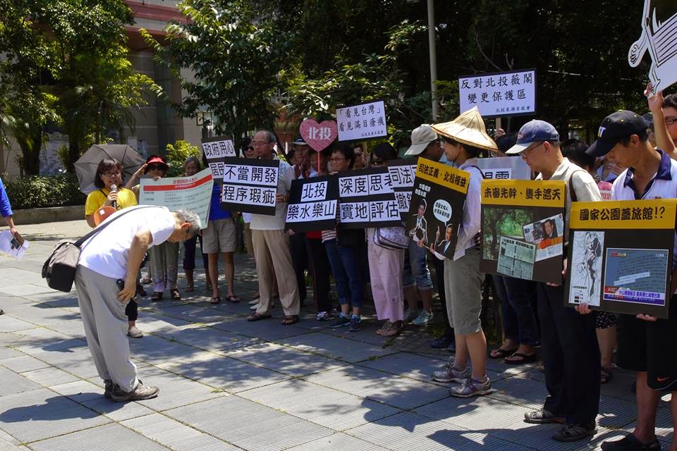 對於爭議19年的北投纜車開發案，台北市政府環保局30日下午正式宣布不提起上訴；圖為長期關注北纜議題的中央大學土木系教授陳慧慈在反北纜的記者會上，感謝青年朋友的關注與幫忙。圖：謝明海提供