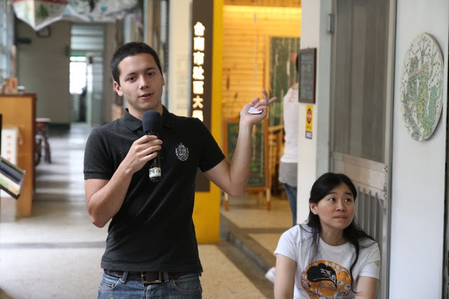 21歲德籍青年何丹霖（Daniel Helmdach）2年前參與台南市社區大學活動照片。圖片來源：翻拍自台南市社區大學網站