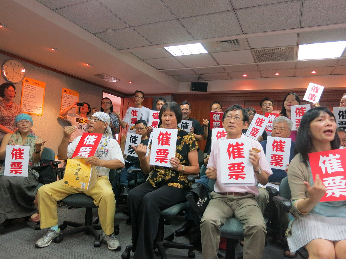 許多社會名人28日站出來，呼籲衝高核四公投投票率，終結核四。圖：林朝億/攝影