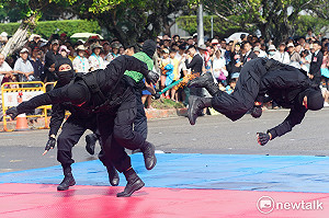 良影一二》國慶預演 特勤隊戰技勇猛 花車遊行美女吸睛