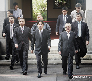 賴揆今率政委和部長下鄉視察  將過夜體查民情