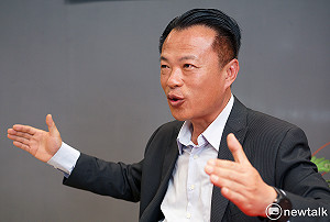 翁章梁側記》參選最大障礙　來自張花冠、陳明文內鬨