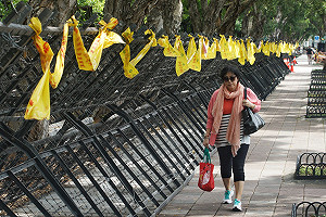 防範八百壯士擴大抗爭  立院外大型拒馬陸續架設