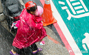 良影一二>台北終於降下大雷雨  舒緩多日的炙熱暑氣