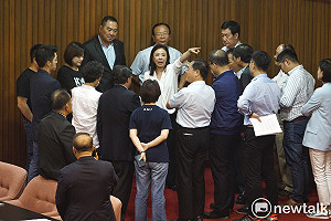 立院臨時會優先審軍改  八百壯士再度動員