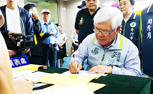 災後重建優先 雲縣長李進勇低調登記參選