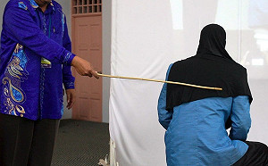 性行為違反伊斯蘭教法 大馬2女同志遭鞭刑