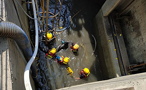 枋寮海水供應站墜池意外 清淤男子埋沙底1天尋獲不治