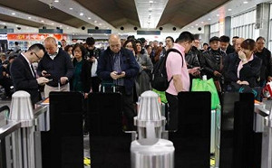 貿易戰衝擊 「十一黃金週」中客不赴美旅遊