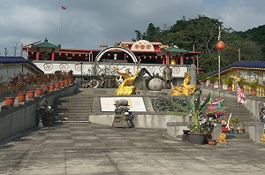 「五星共產寺」拆光後 驚見後山「青天白日寺」搞陽具崇拜？