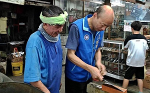 施展菜販切割功夫！北漂影片遭爆抄襲 韓國瑜：不認識影片作者　