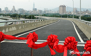 華中橋增設匝道今晚7時通車  柯P：可改善萬華交通