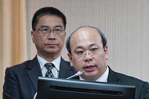 母雞弱小雞想自保 總統立委選舉脫鉤？ 中選會：最快明年6月決定