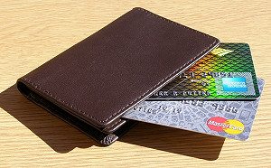 不用多付錢！明年起公務機關、醫院刷卡繳費仍免手續費