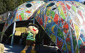 台灣也有地景藝術！嘉義「一抹紅趣」拼接裝置超吸睛