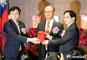 有歡聲也有喝倒采！管中閔接任台大校長「風雨過去  明天才是戰場」