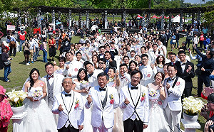 白色情人節享受浪漫！北市推海芋花季聯合婚禮