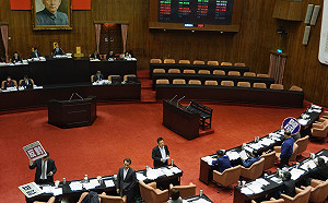 （更新）總預算傍晚完成三讀   賴揆5點40分赴立院致謝