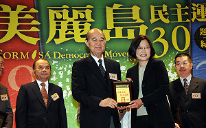 邱萬興圖輯》用鏡頭回顧高俊明牧師　一生用行動實踐對民主人權的追求