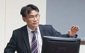 屏東議員開違法養雞場臭氣沖天！黃國昌怒轟農委會「擺爛」