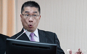 兩蔣時代也沒國旗！徐國勇盼：別把身分證當統獨議題