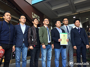 蔡英文是史上最好總統！服務處被打爆  年輕議員站出替小英領表