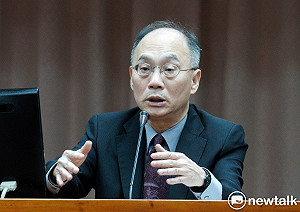 同仁摔破故宮文物自責到睡不著 吳密察：將以三面向進行改革