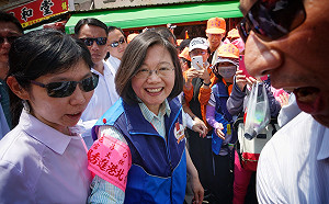 延長賽開打 蔡英文接地氣成「媽祖的香丁腳」