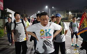 影）鐵人阿北的還願之旅  柯P苦笑：走到不知道我是誰