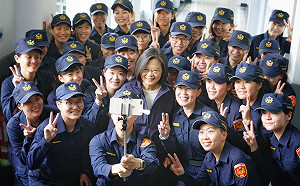 女警群喊「辣台妹」太噁心？府方臨時喊卡 