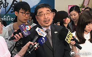 郭董若扮演中美橋樑  施正鋒：Google、Youtube設台  飛彈不敢打過來  