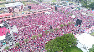 韓國瑜花蓮造勢現場人數好幾萬？  PTT四叉貓：現場近16000張椅子