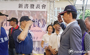 藍大咖齊聚挺800壯士 郭董：當選將福利還給「大家」