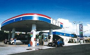 油價降!國內汽、柴油價格明日起各調降1元