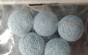 包裝花樣百出要小心！新興毒品「合成卡西酮」濫用飆升