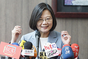 蔡英文親上火線回答：我沒有抽菸  國民黨團要做一下功課