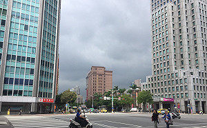 低壓外圍影響水氣多！東、北部一路降雨至週日
