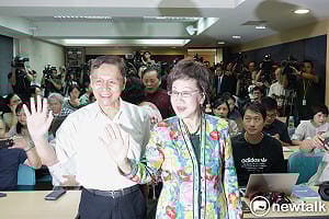 呂秀蓮、彭百顯參選正副總統  嗆蔡英文不要到處撿槍砲