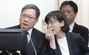 陳菊未報告私菸案挨批   綠委反擊：立院「大號韓國瑜」別潑髒水