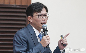 NCC否決中天換照 黃國昌：這幾年顯示淪為蔡衍明個人工具