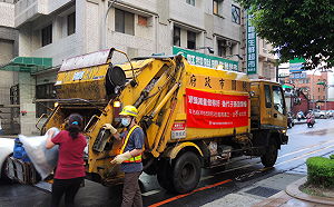 米塔來勢洶洶！桃園市今停收垃圾 1日加班收運垃圾