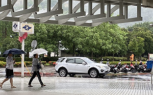 傘要帶著！北台灣降雨趨緩  宜花仍須留意大雨勢